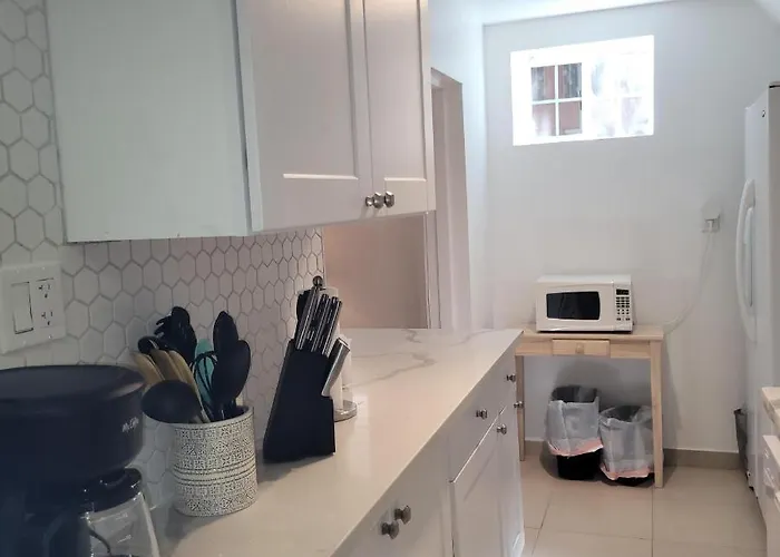 Desert Rose - Secluded One Bedroom In Old Town Scottsdale, Arizona Apartment