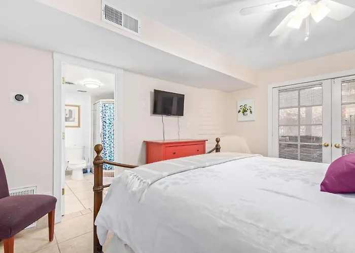 Desert Rose - Secluded One Bedroom In Old Town Scottsdale, Arizona Apartment