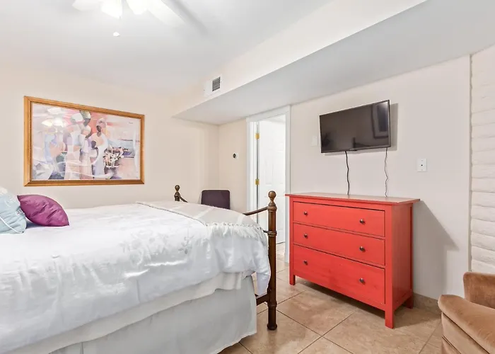 Desert Rose - Secluded One Bedroom In Old Town Scottsdale, Arizona Apartment